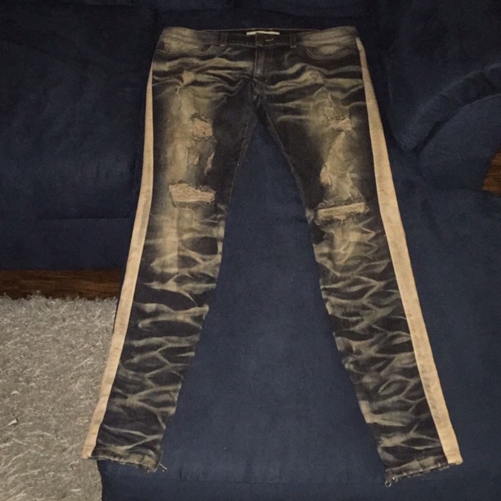 Four pairs of men’s jeans size 34